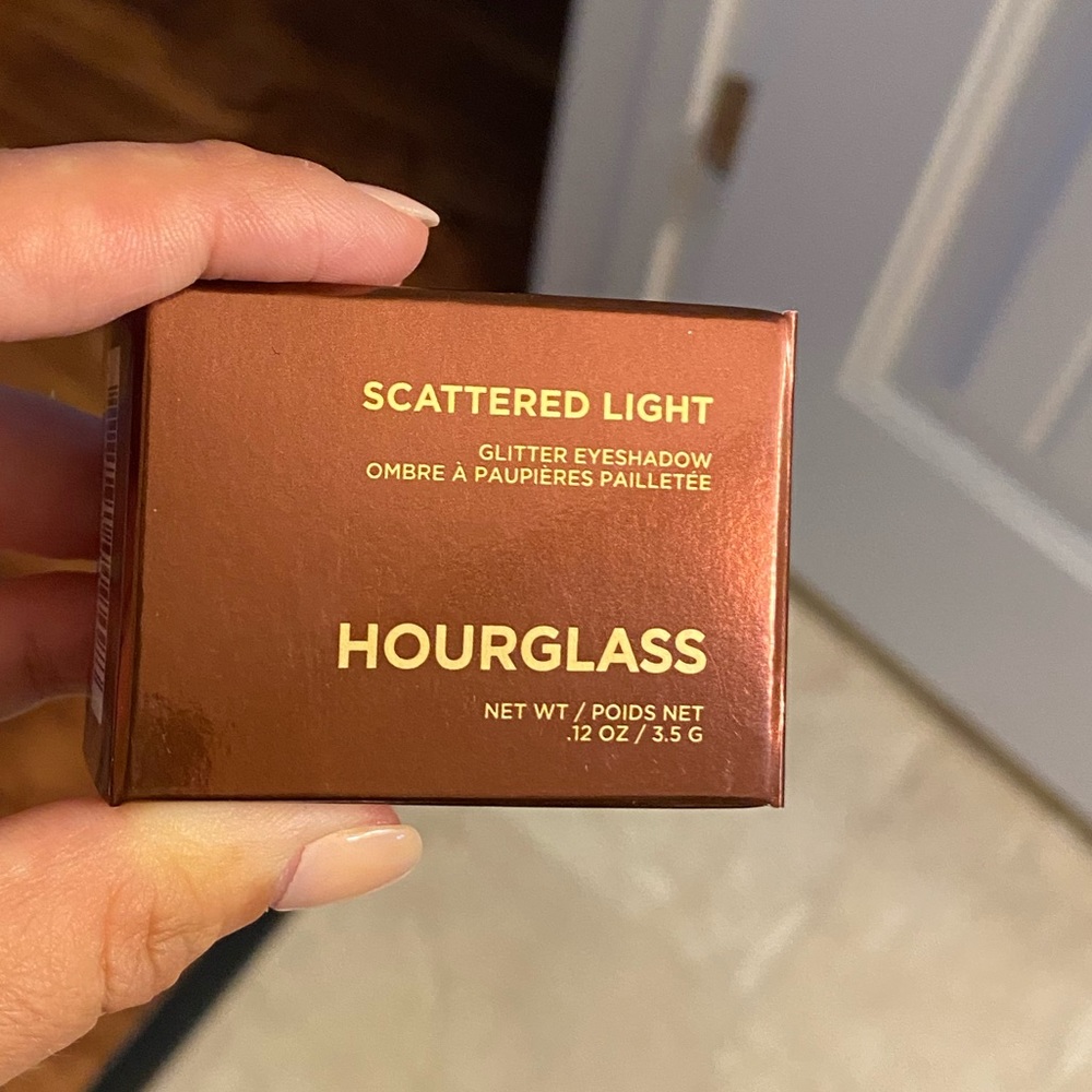 Hourglass Glitter Eyeshadow | Color: Ray